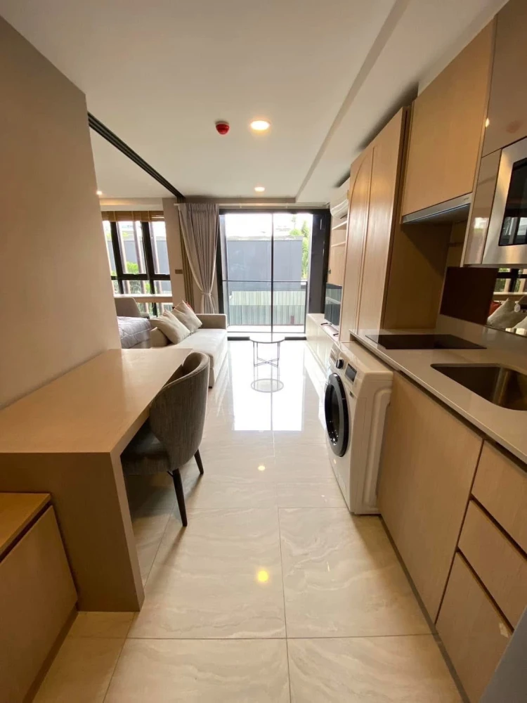 For Rent Walden Asoke, a beautifully decorated room with complete furniture and electrical appliances. If you don't book, you'll regret it later.