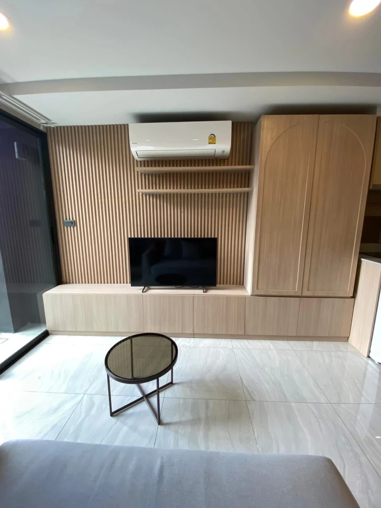 For Rent Walden Asoke, a beautifully decorated room with complete furniture and electrical appliances. If you don't book, you'll regret it later.