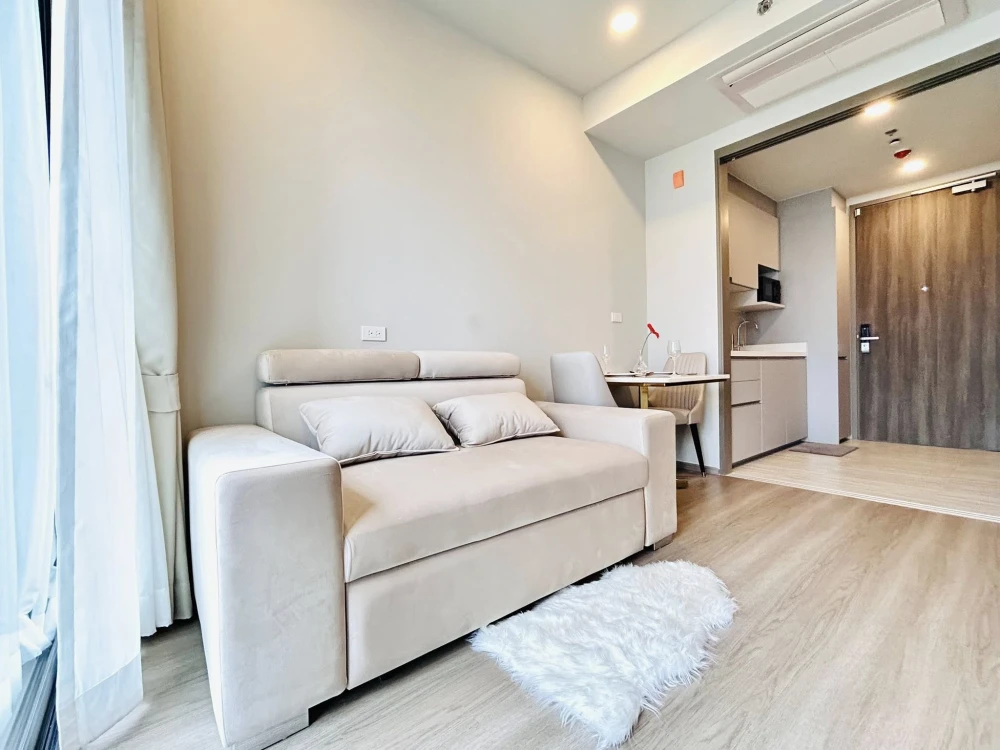 For rent Whizdom by the forestias, furnished room, ready to move in, white tone, comfortable to the eyes, affordable price, hurry and reserve now.