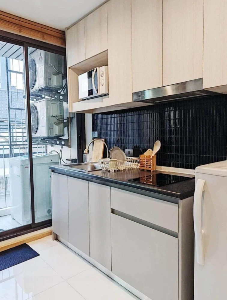 For rent, Condo HUE Sukhumvit, fully furnished, ready to move in, good furniture, complete electrical appliances, book now.