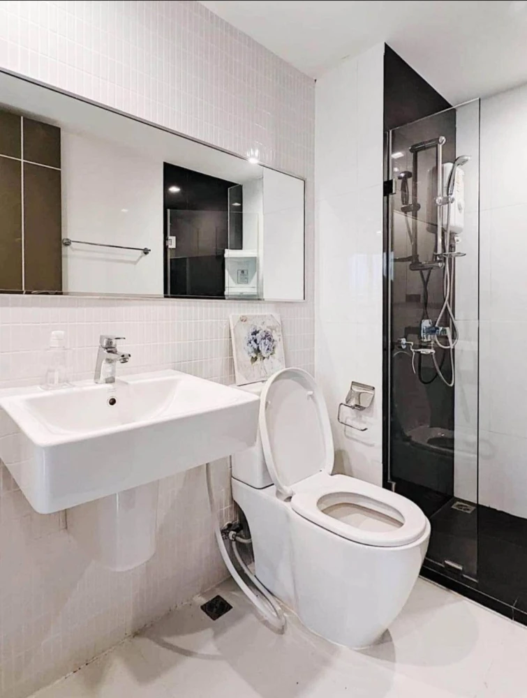 For rent, Condo HUE Sukhumvit, fully furnished, ready to move in, good furniture, complete electrical appliances, book now.