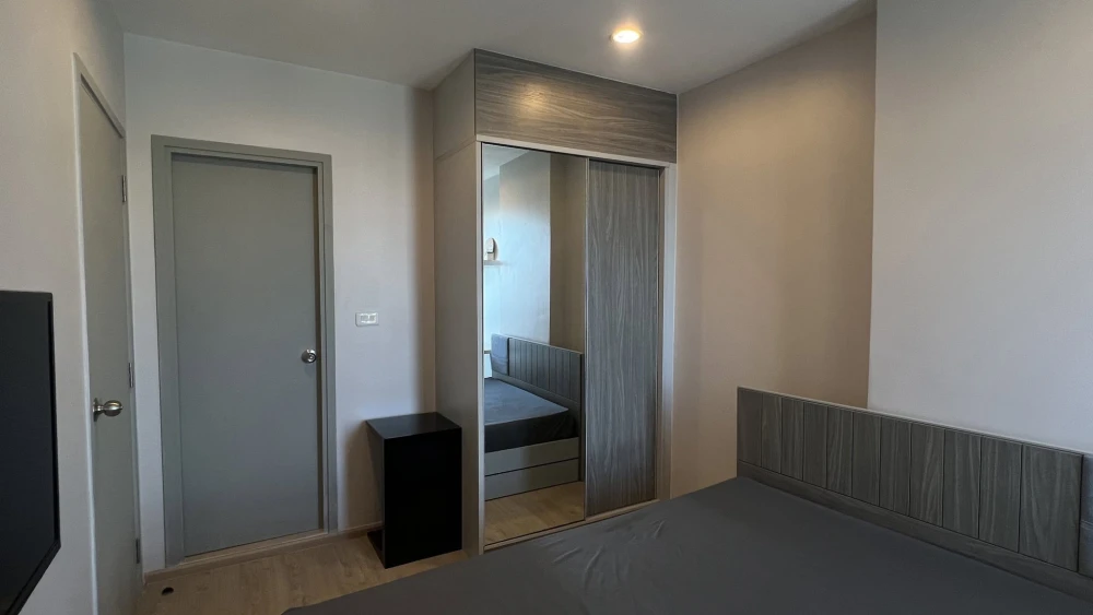 For rent: Ideo Sathorn Thapra condo, ready to move in, 30th floor with high floor view, complete amenities. Book now!