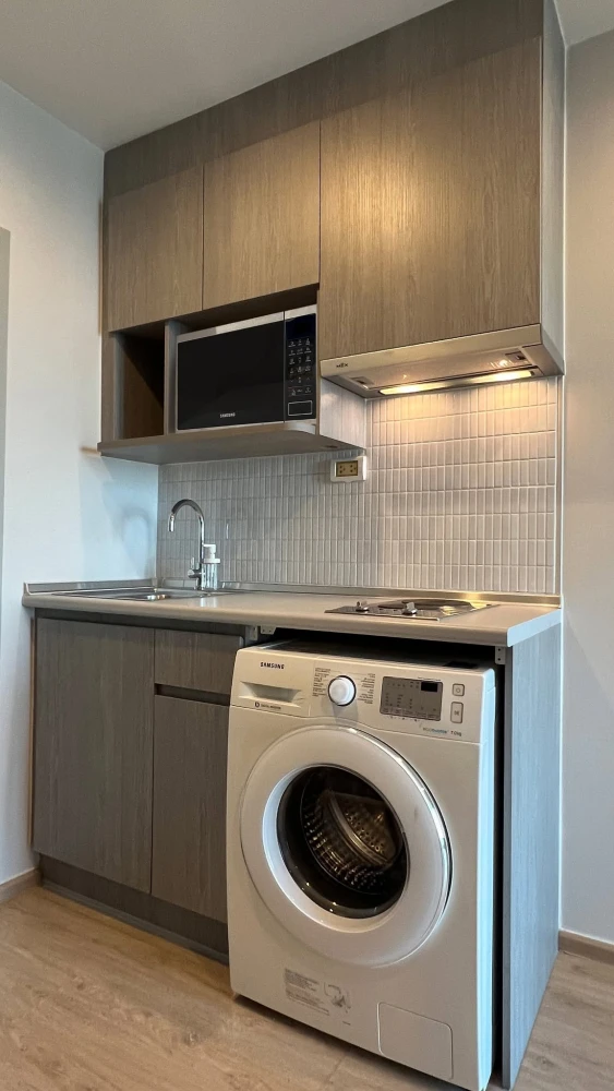 For rent: Ideo Sathorn Thapra condo, ready to move in, 30th floor with high floor view, complete amenities. Book now!