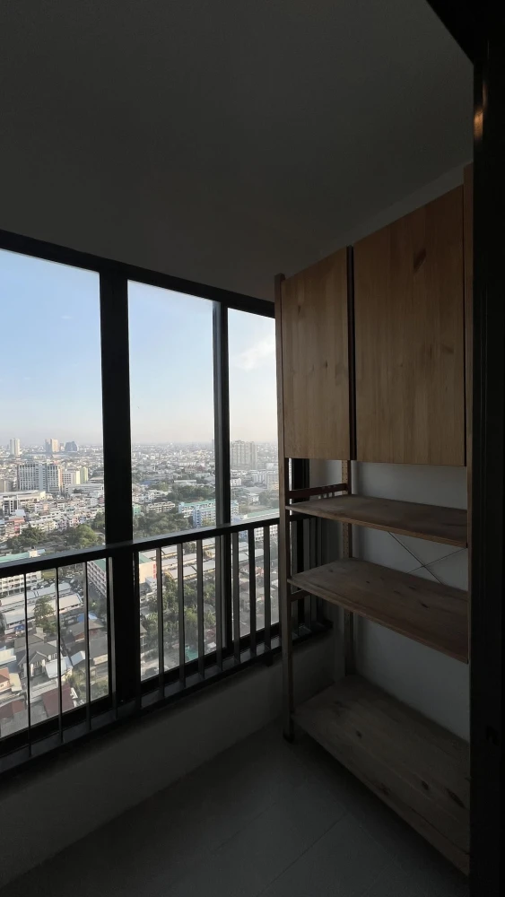 For rent: Ideo Sathorn Thapra condo, ready to move in, 30th floor with high floor view, complete amenities. Book now!