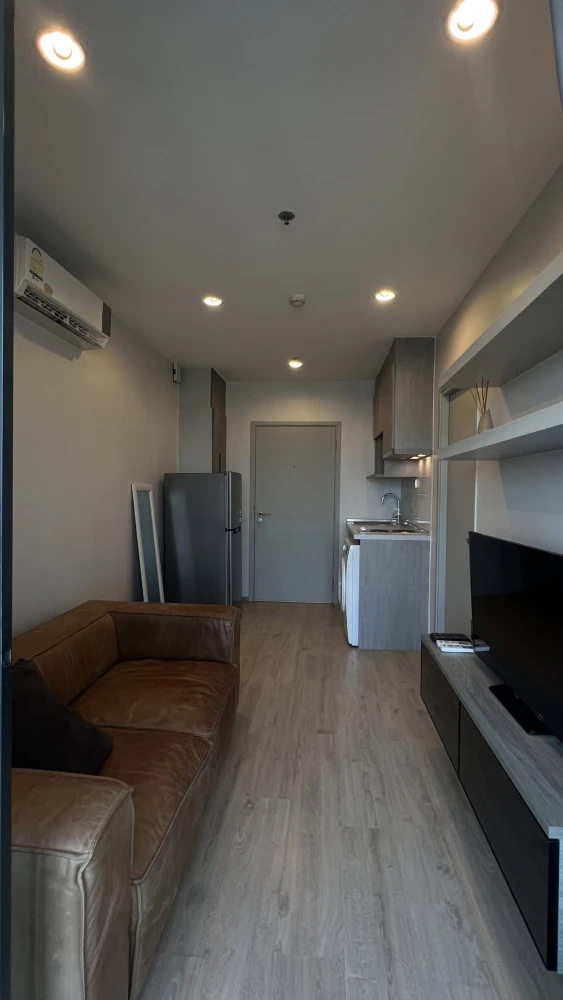 For rent: Ideo Sathorn Thapra condo, ready to move in, 30th floor with high floor view, complete amenities. Book now!