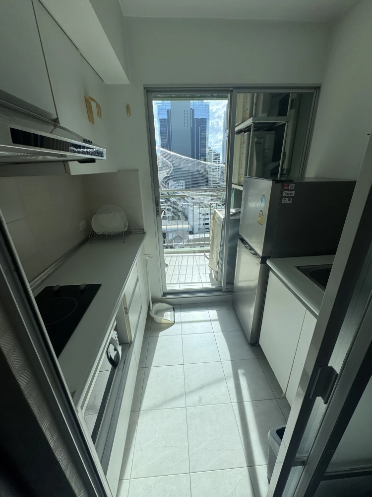 For Rent Lumpini Place Rama 9-Ratchada, near MRT Rama 9, well decorated, fully furnished, no reservation, will regret it.