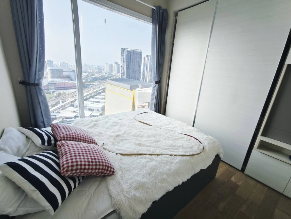 For Rent: The Saint Residence. Ready-to-move-in unit with high-quality built-in furniture. Amazing price! Don't miss out!