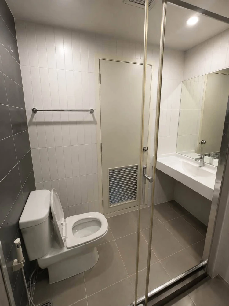 For rent: The President Sathorn-Ratchaphruek 3, 19th floor, corner unit, great view, private, fully furnished, ready to move in.