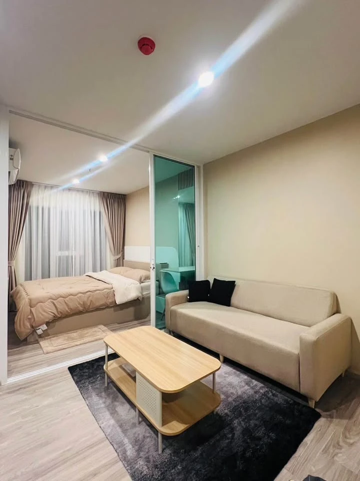 For rent: Regent Home Bangna project. Rooms are partitioned into separate, clearly defined zones. Great value! Book now, don't miss this opportunity!