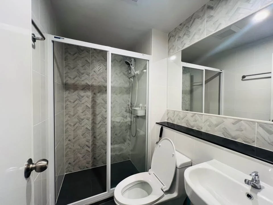 For rent: Regent Home Bangna project. Rooms are partitioned into separate, clearly defined zones. Great value! Book now, don't miss this opportunity!