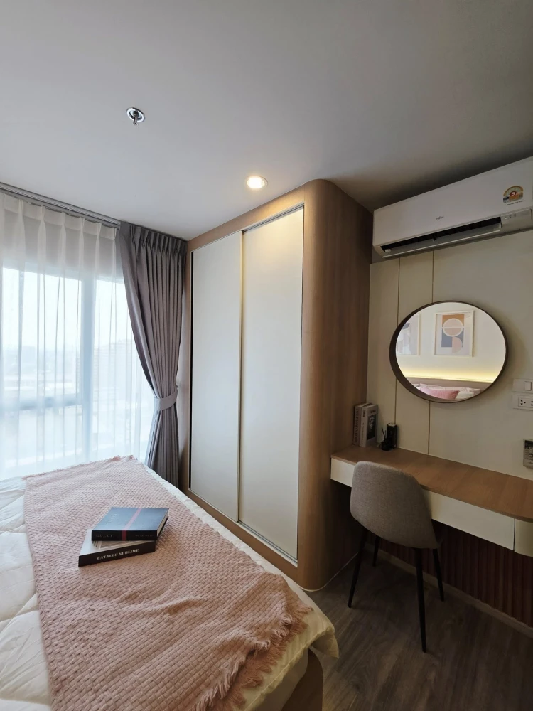 For rent: Regent Home Bangna project, special unit with wide frontage, high-quality built-in furniture. Book now, don't wait!