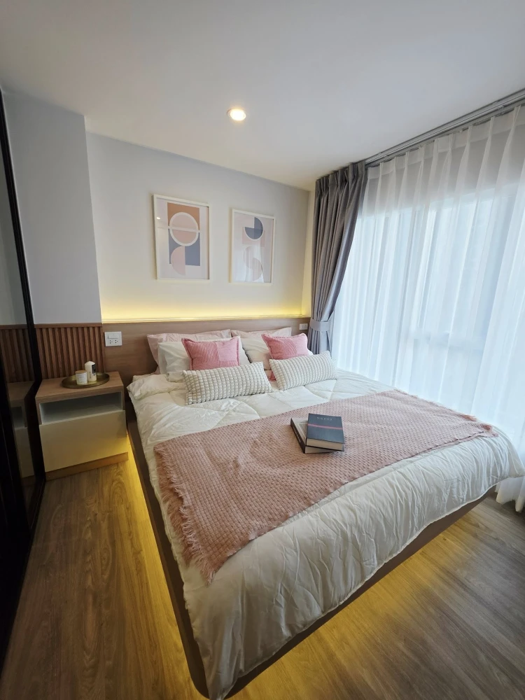 For rent: Regent Home Bangna project, special unit with wide frontage, high-quality built-in furniture. Book now, don't wait!