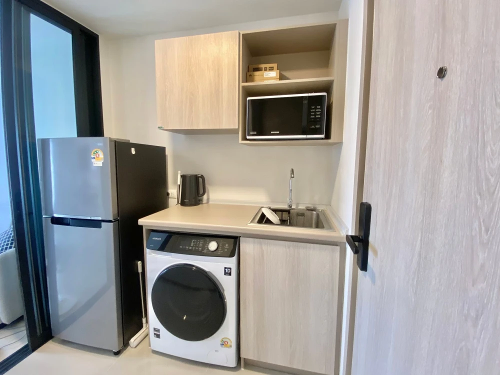 For rent: Dcondo Shine Rangsit, studio room, 5th floor. The room comes fully furnished. Book now! Don't miss out!