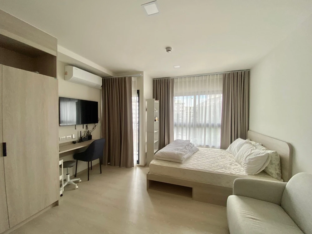 For rent: Dcondo Shine Rangsit, studio room, 5th floor. The room comes fully furnished. Book now! Don't miss out!