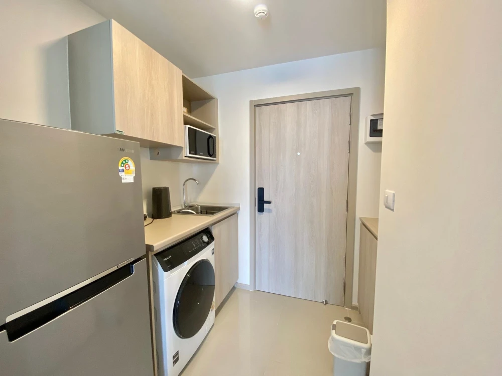 For rent: Dcondo Shine Rangsit, studio room, 5th floor. The room comes fully furnished. Book now! Don't miss out!