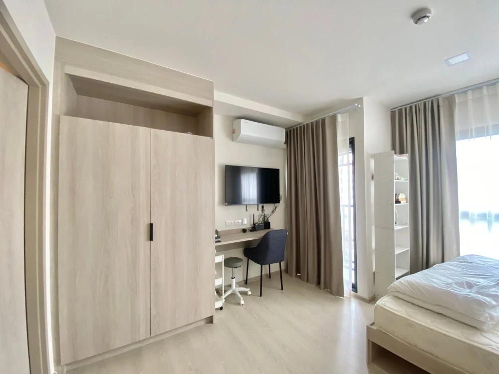 For rent: Dcondo Shine Rangsit, studio room, 5th floor. The room comes fully furnished. Book now! Don't miss out!