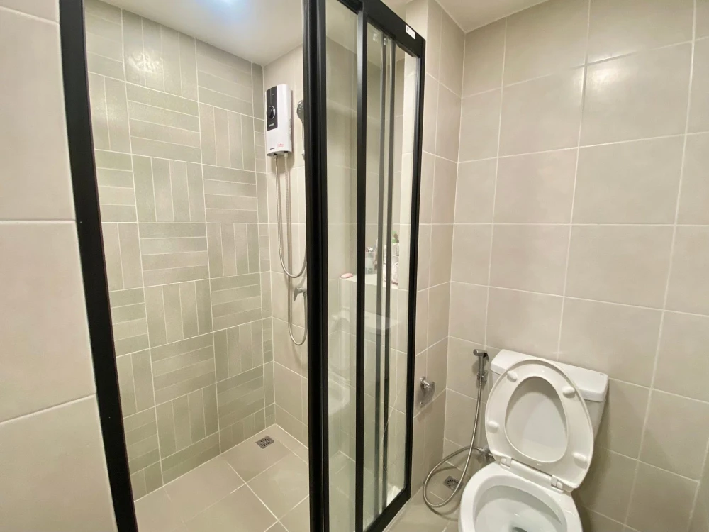For rent: Dcondo Shine Rangsit, studio room, 5th floor. The room comes fully furnished. Book now! Don't miss out!