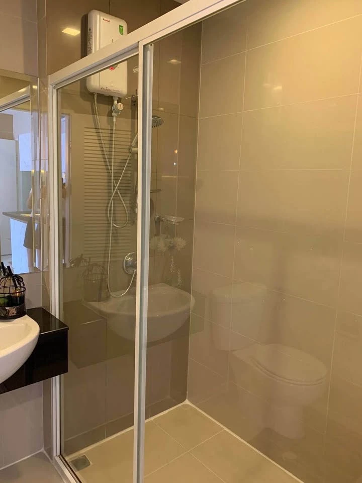 For Sale: Airlink Residence - Romklao. Ready-to-move-in rooms with complete amenities. Book now, don't miss out!