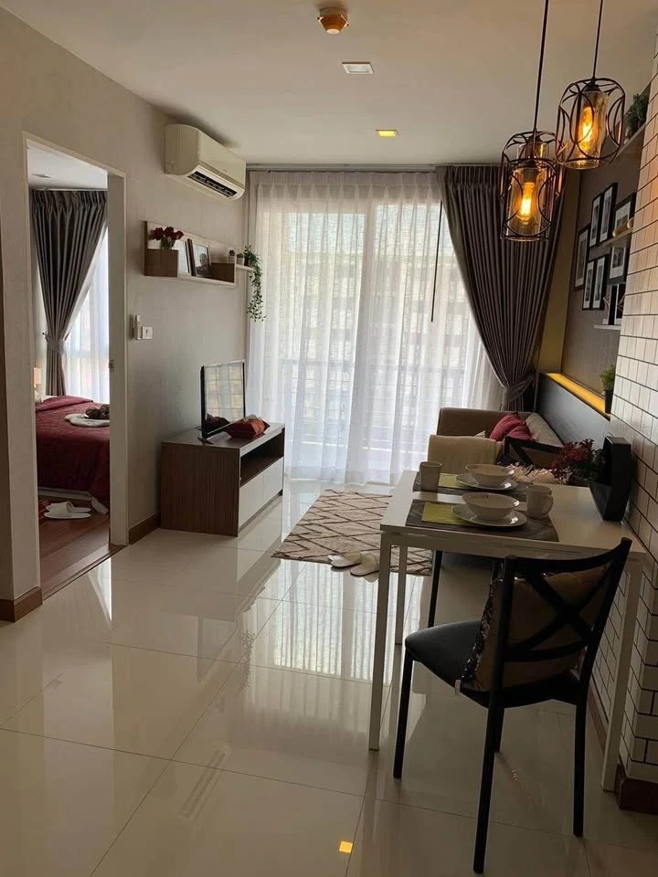 For Sale: Airlink Residence - Romklao. Ready-to-move-in rooms with complete amenities. Book now, don't miss out!