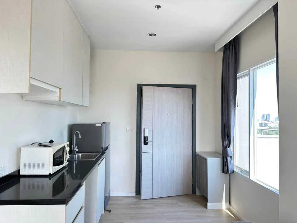 For sale Amber by Eastern Star (Amber Tiwanon) corner room, 18th floor, beautiful view, best price, come and reserve today.