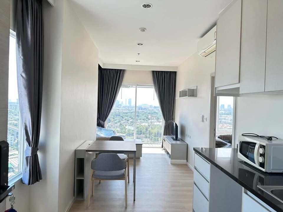For sale Amber by Eastern Star (Amber Tiwanon) corner room, 18th floor, beautiful view, best price, come and reserve today.