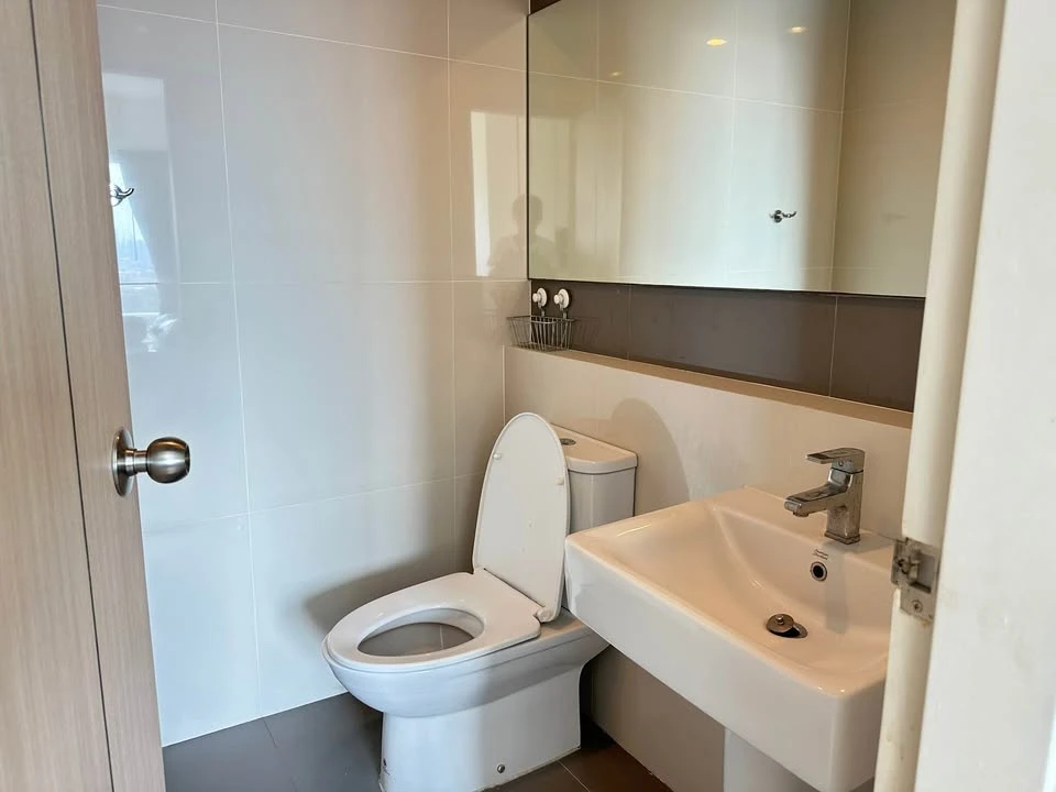 For sale Amber by Eastern Star (Amber Tiwanon) corner room, 18th floor, beautiful view, best price, come and reserve today.