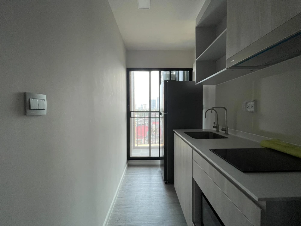 For sale Atmoz Tropicana Bangna, fully furnished room with excellent built-in furniture. Come and own it now.