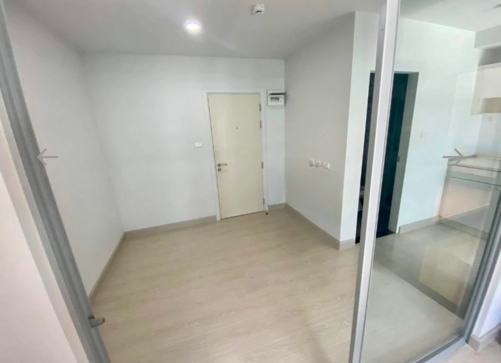 For sale Deco Arte, empty room, not too expensive, room decorating lovers, I must say that you definitely can't miss it.