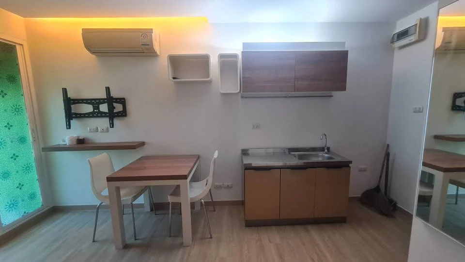 For sale Emerald Residence Ratchada Condominium ห้องสตูดิโอ ชั้น 8 ราคาจับต้องได้ จองเลย