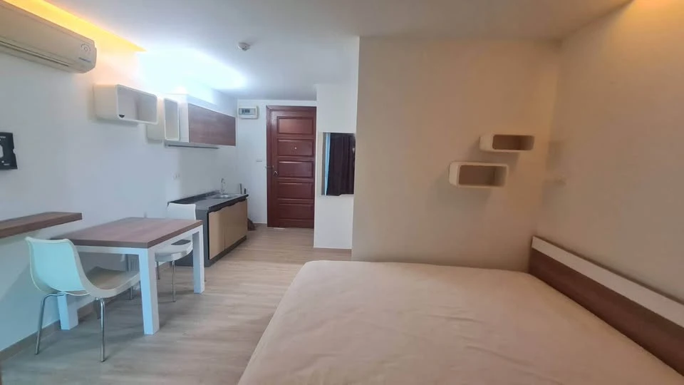 For sale Emerald Residence Ratchada Condominium ห้องสตูดิโอ ชั้น 8 ราคาจับต้องได้ จองเลย