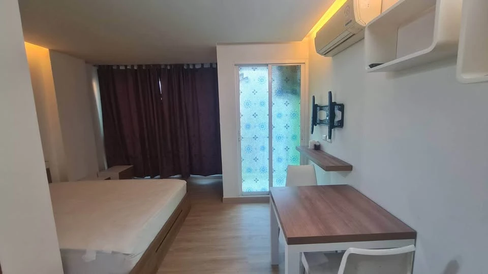 For sale Emerald Residence Ratchada Condominium ห้องสตูดิโอ ชั้น 8 ราคาจับต้องได้ จองเลย