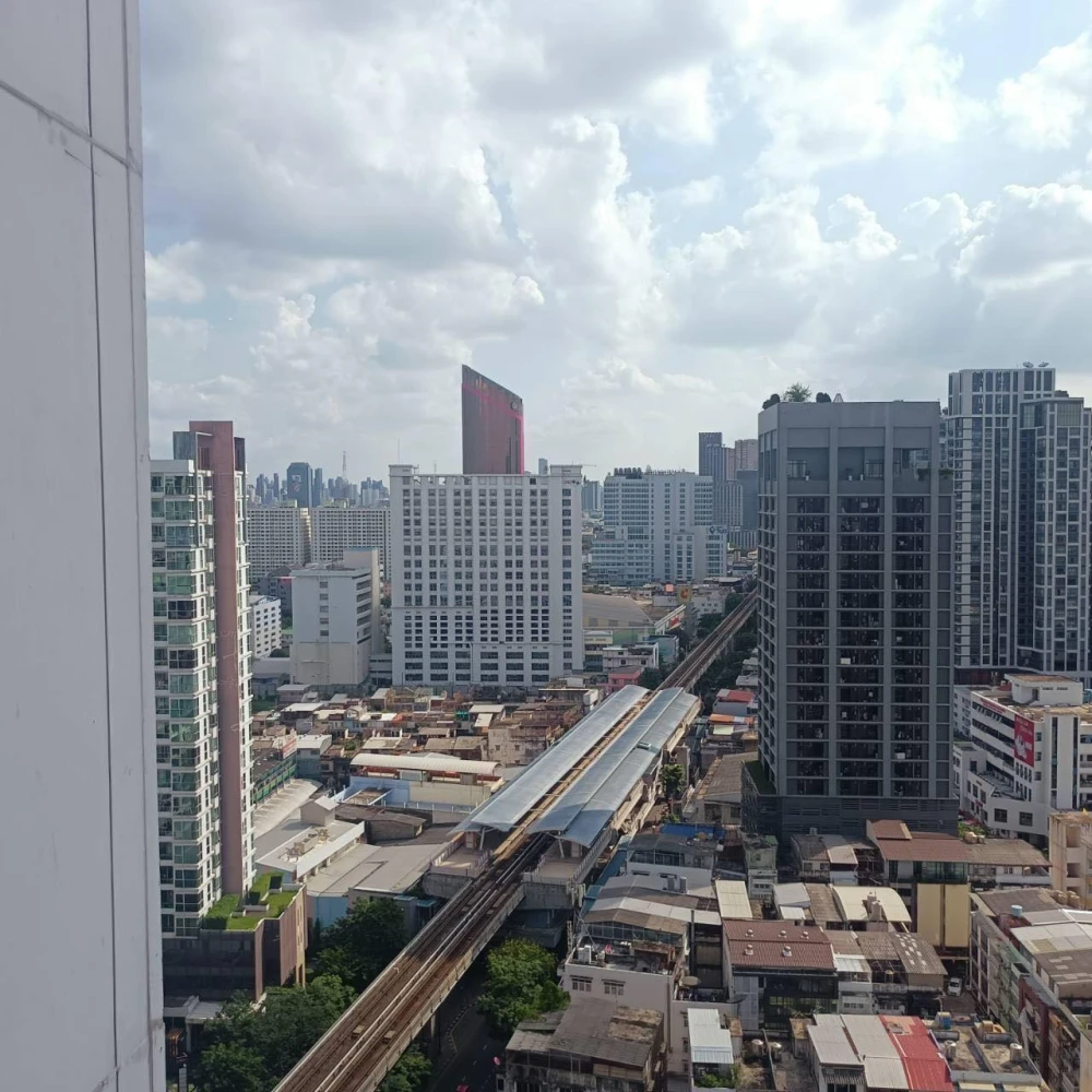 For sale IDEO Phaholyothin - Chatuchak 26th floor, high view, comes with a very good price. Let me tell you, you must not miss it.