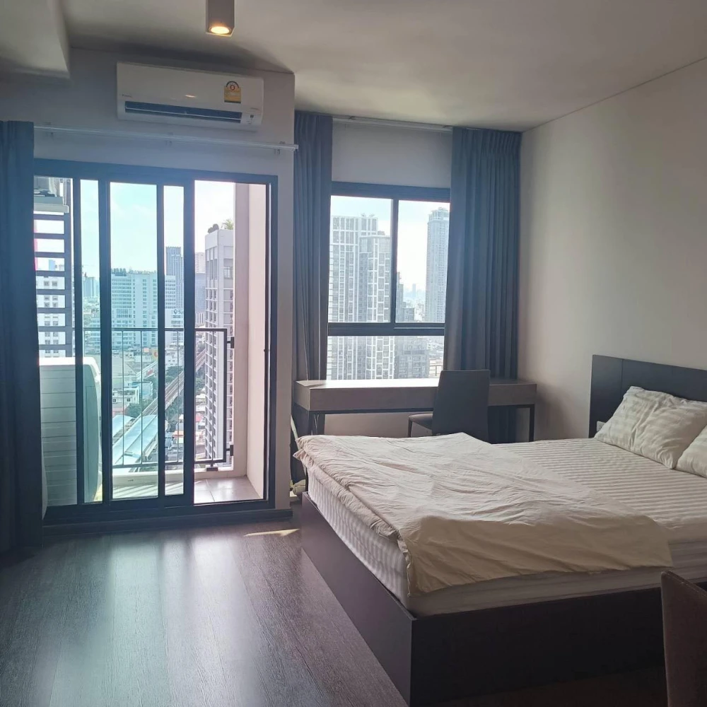 For sale IDEO Phaholyothin - Chatuchak 26th floor, high view, comes with a very good price. Let me tell you, you must not miss it.