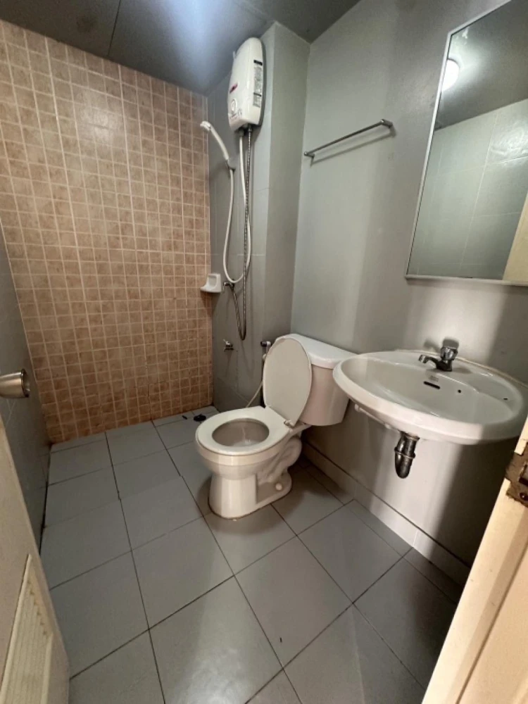 For sale Lumpini Township Rangsit Klong 1 empty room, not too expensive, those who like to decorate rooms should not miss it.