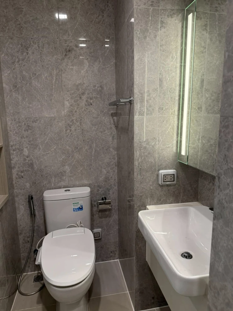 For sale or rent Noble Around Ari 1 bedroom 1 bathroom 36th floor, good view, come and own it today, don't delay.