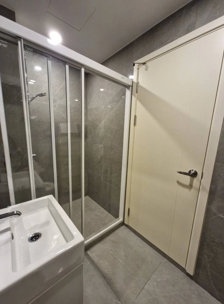 For sale rent Blue Sukhumvit 89, room ready to move in, complete with amenities, hurry and come reserve it, don't miss out.