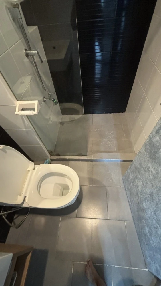 For sale rent Zelle Salaya, a large room, lots of usable space, convenient and complete here, just come with your belongings and move in.