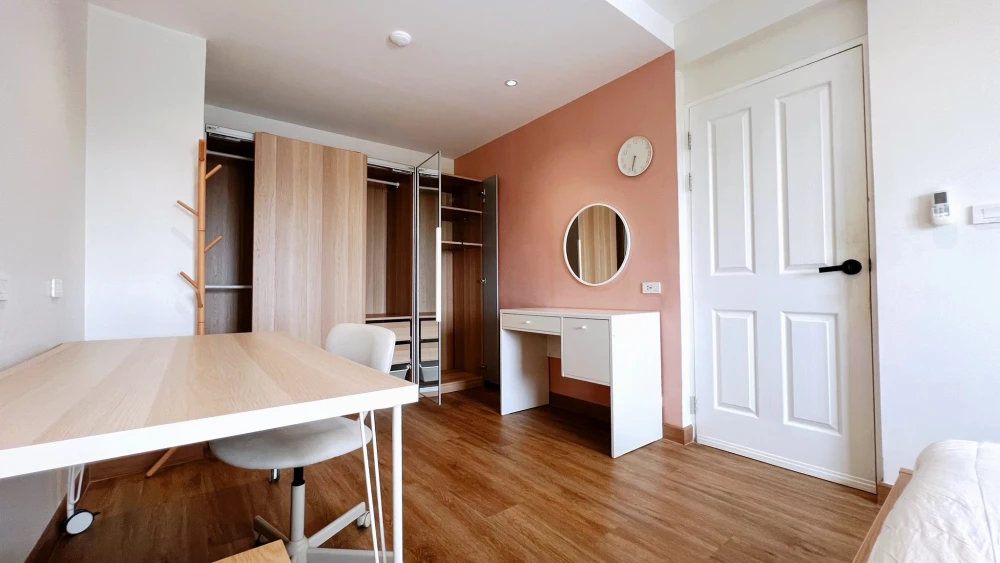 For sale or rent: A-Space Asoke-Ratchada condo. Spacious rooms with ample living space. Book yours now! Don't miss out!