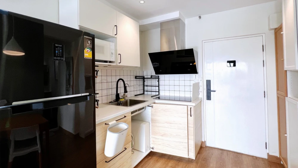 For sale or rent: A-Space Asoke-Ratchada condo. Spacious rooms with ample living space. Book yours now! Don't miss out!