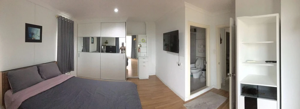 For sale rent Lumpini Place Rama 9, spacious room, lots of usable space, great price, book now.