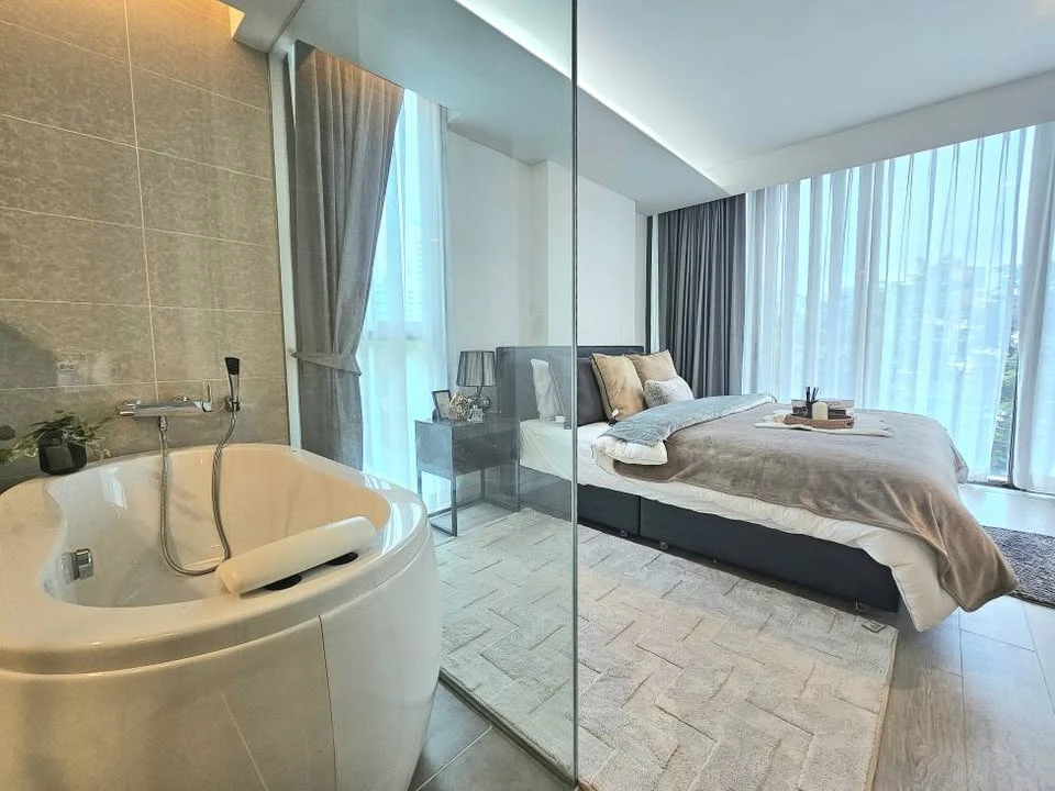 For Sale Siamese 39, luxury condo, decorated in Minimal Luxuly style, every piece of furniture is very good. Hurry and reserve now.