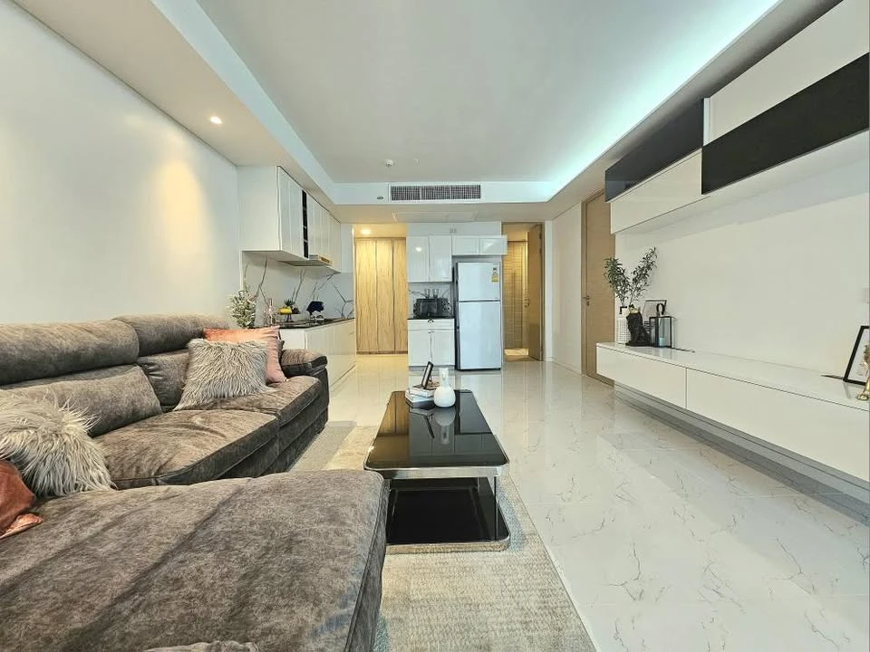 For Sale Siamese 39, luxury condo, decorated in Minimal Luxuly style, every piece of furniture is very good. Hurry and reserve now.