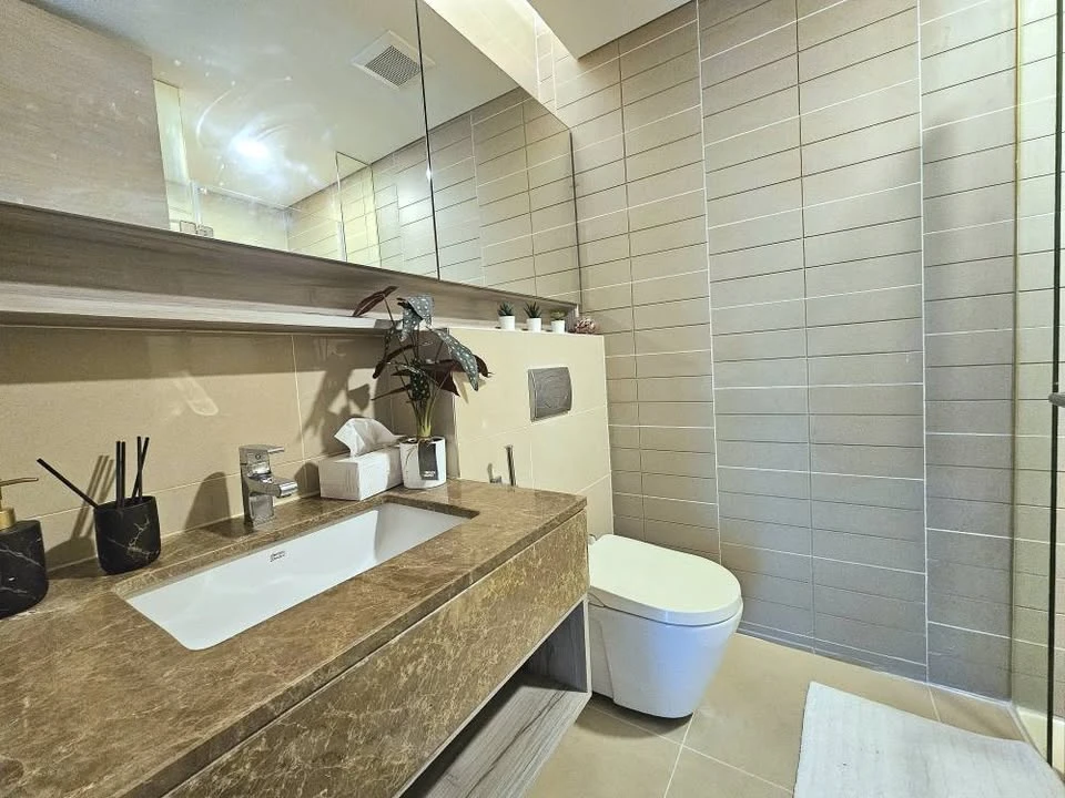 For Sale Siamese 39, luxury condo, decorated in Minimal Luxuly style, every piece of furniture is very good. Hurry and reserve now.