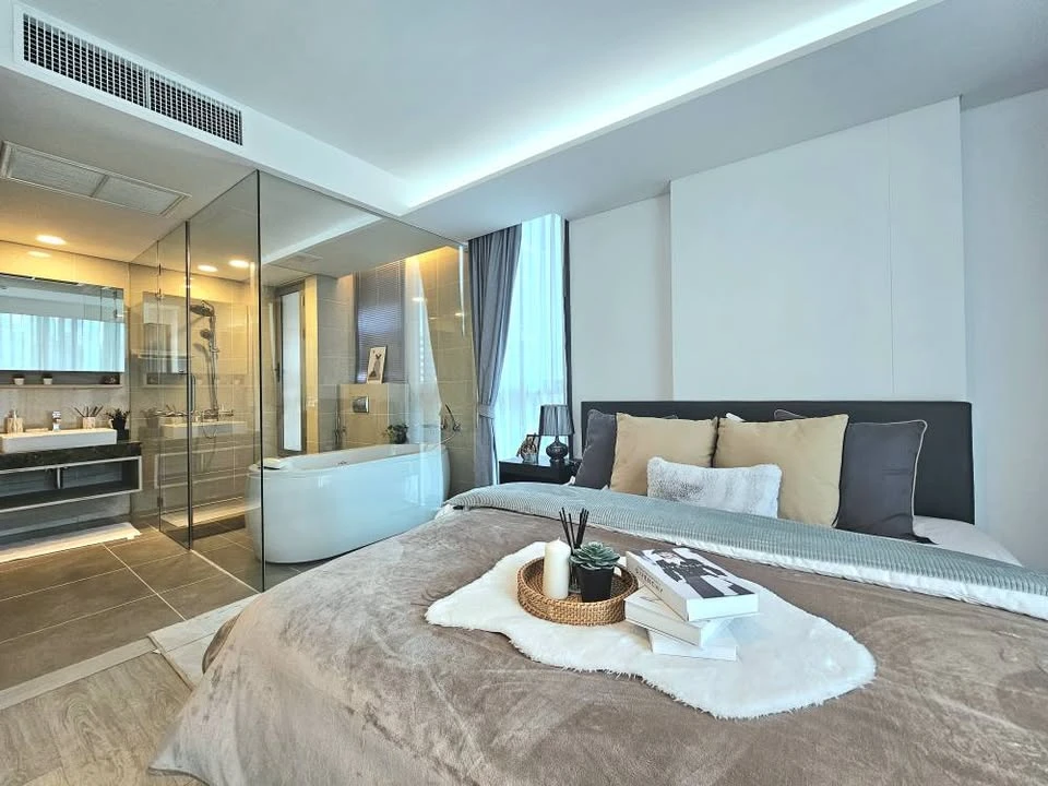 For Sale Siamese 39, luxury condo, decorated in Minimal Luxuly style, every piece of furniture is very good. Hurry and reserve now.