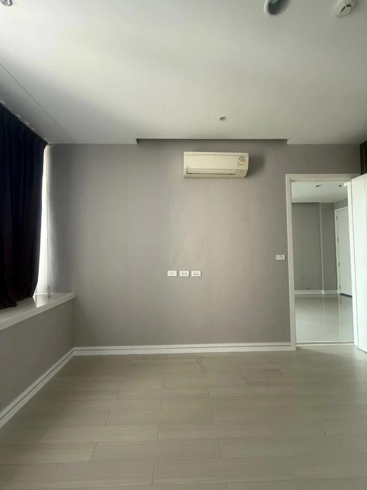 For sale TC-green Rama 9, empty room, not expensive, come and own it today, don't wait.