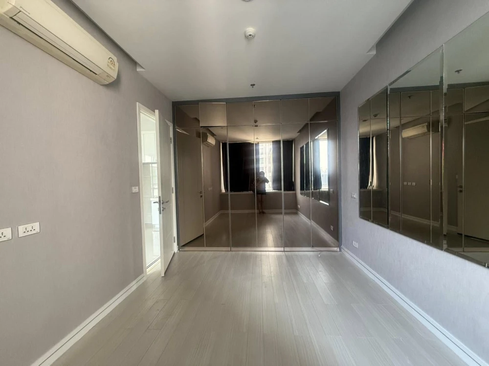 For sale TC-green Rama 9, empty room, not expensive, come and own it today, don't wait.