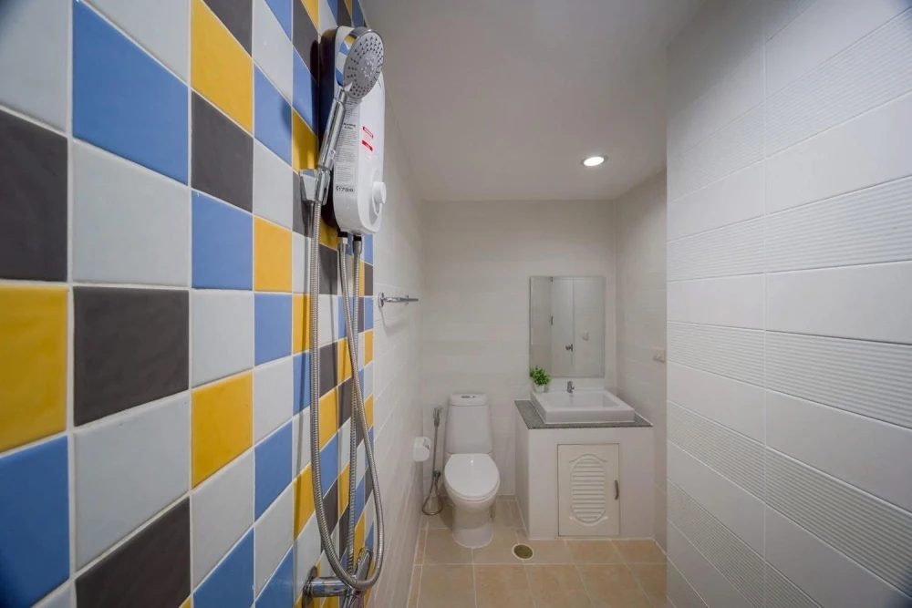 For sale The IRIS Rama 9-Srinakarin, very spacious room, lots of usable space, hurry up and reserve now, don't miss out.