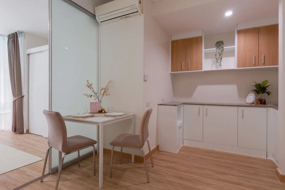 For sale The IRIS Rama 9-Srinakarin, very spacious room, lots of usable space, hurry up and reserve now, don't miss out.
