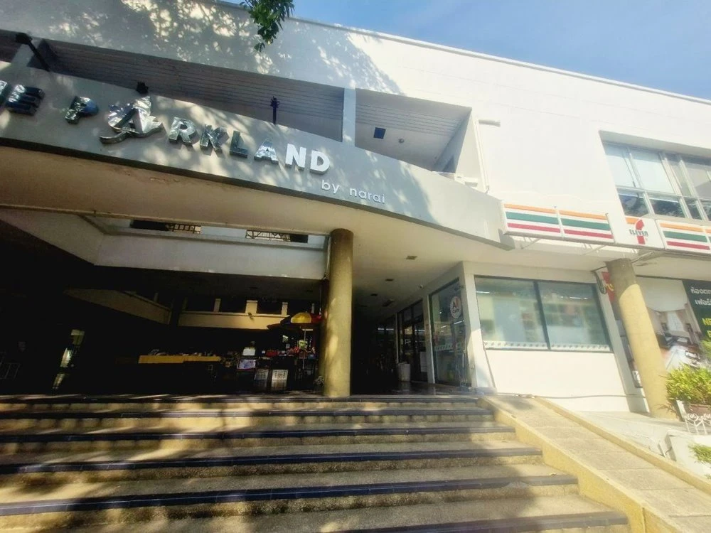 ขายด่วน!! คอนโด เดอะ พาร์คแลนด์ บางนา คอนโดห้องกว้าง บรรยากาศดี ติดรถไฟฟ้าสถานีศรีเอี่ยม ย่านบางนา รีบจองเลย!!