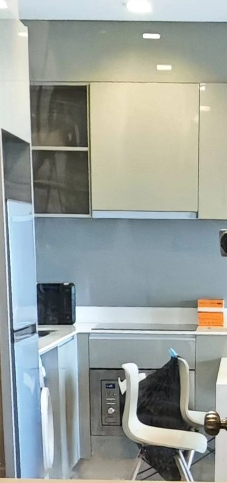 For sale: The Politan Rive. Large, comfortable unit with ample living space on the 53rd floor, offering stunning high-floor views. Don't miss out on t